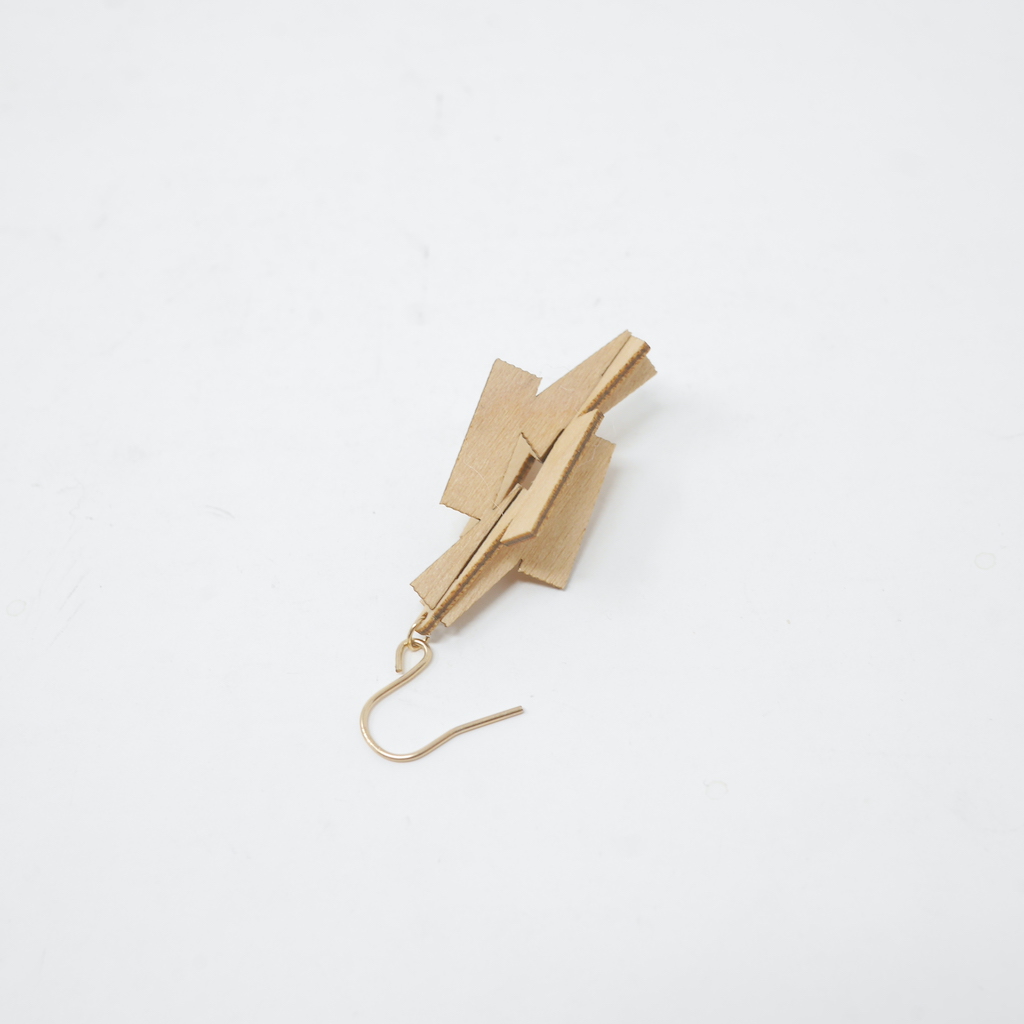 kito06 白樺のアクセサリー クロス（ピアスタイプ）