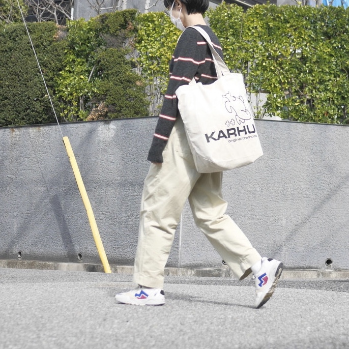 KARHU カルフ トランパスベアトートバッグ リリーホワイト/ブラック