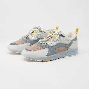 KARHU fushion 2.0 ライムストーン／ブライトホワイト（ カルフ フュージョン2.0 スニーカー フィンランド）