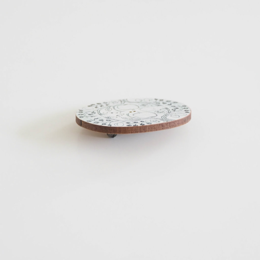 マッティ・ ピックヤムサ 木製ボタンピンブローチ プレート