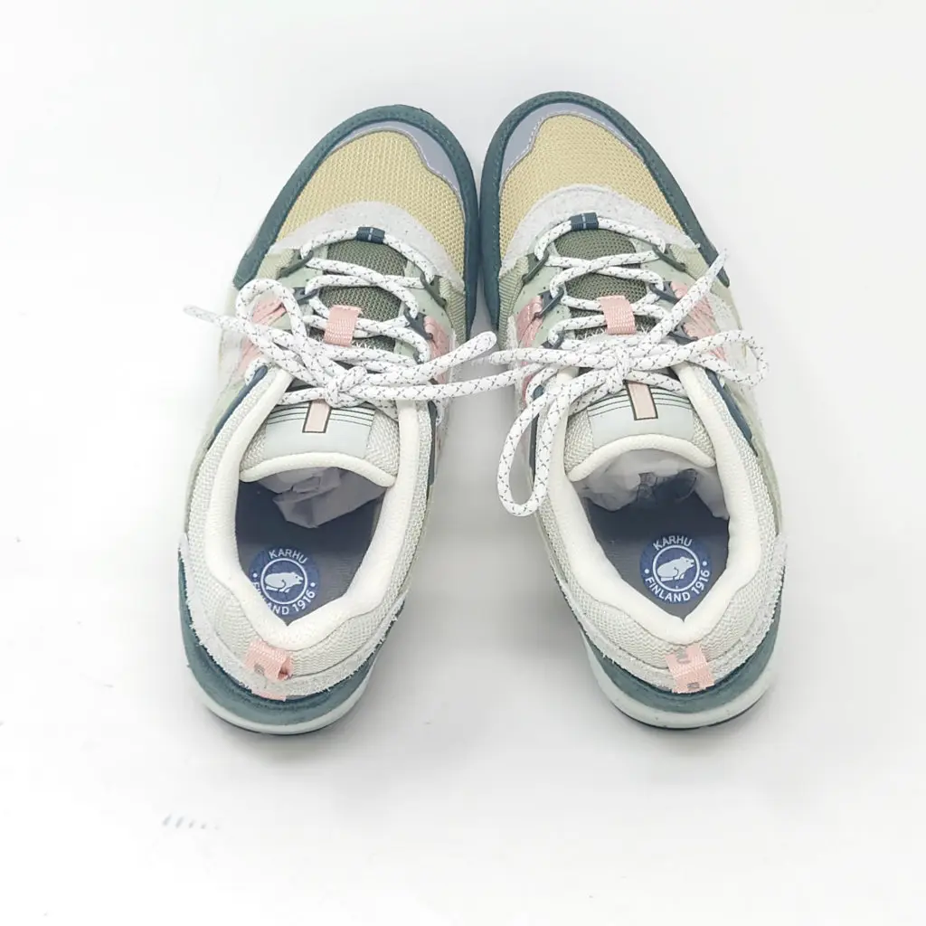 KARHU fushion 2.0 ダーケストブルース/カメオローズ（ カルフ フュージョン2.0 スニーカー フィンランド）)