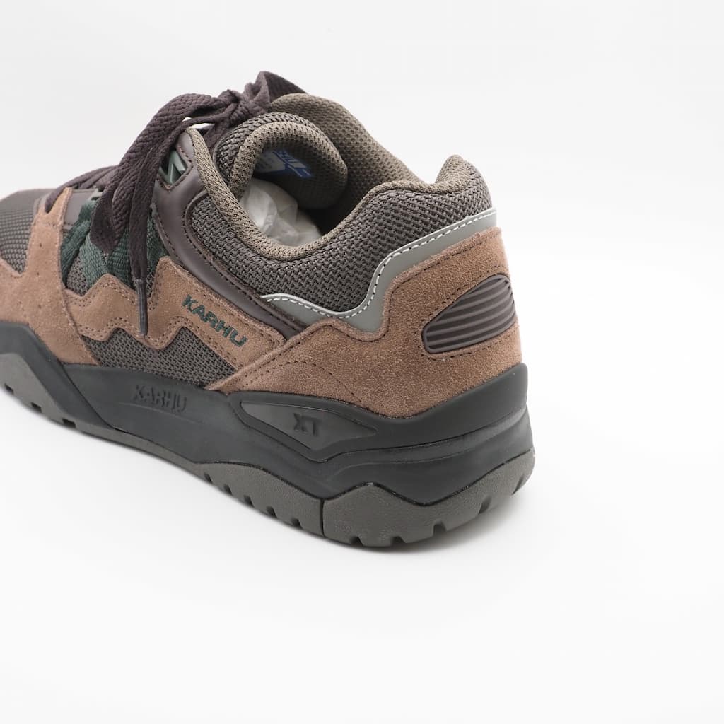 KARHU フュージョンXT パインバーク / スカラベ